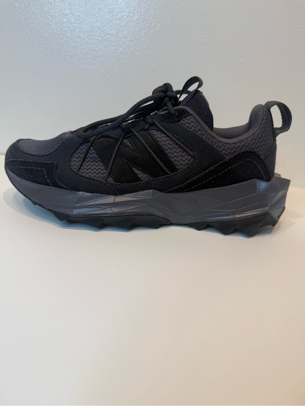 Women’s New Balance Trektrel Black Magnet Trail Running Shoes Size 7